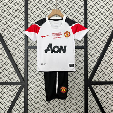 MANCHESTER UNITED II 10/11 KID SET (RETRO)