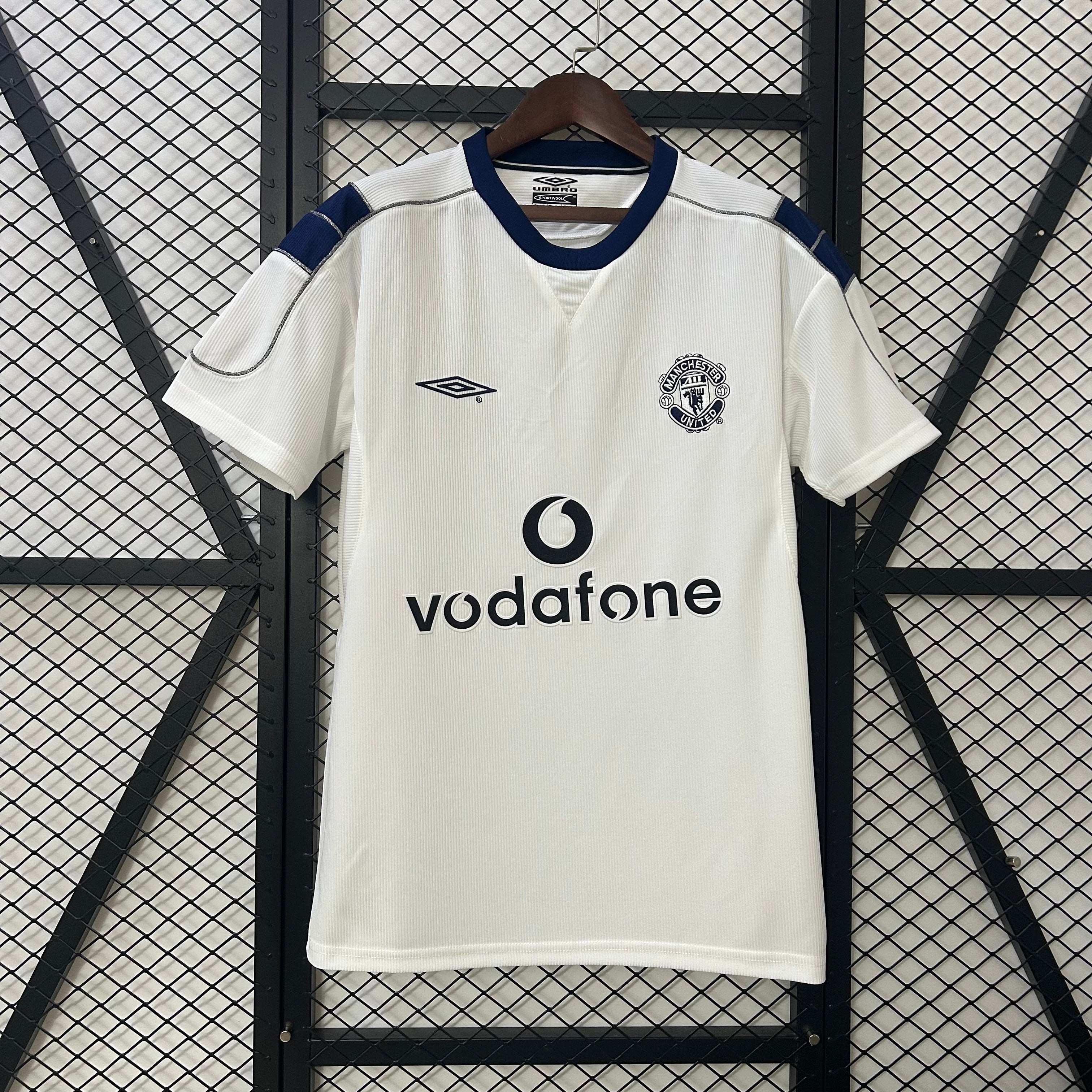 MANCHESTER UNITED II 00/01 MAN (RETRO)