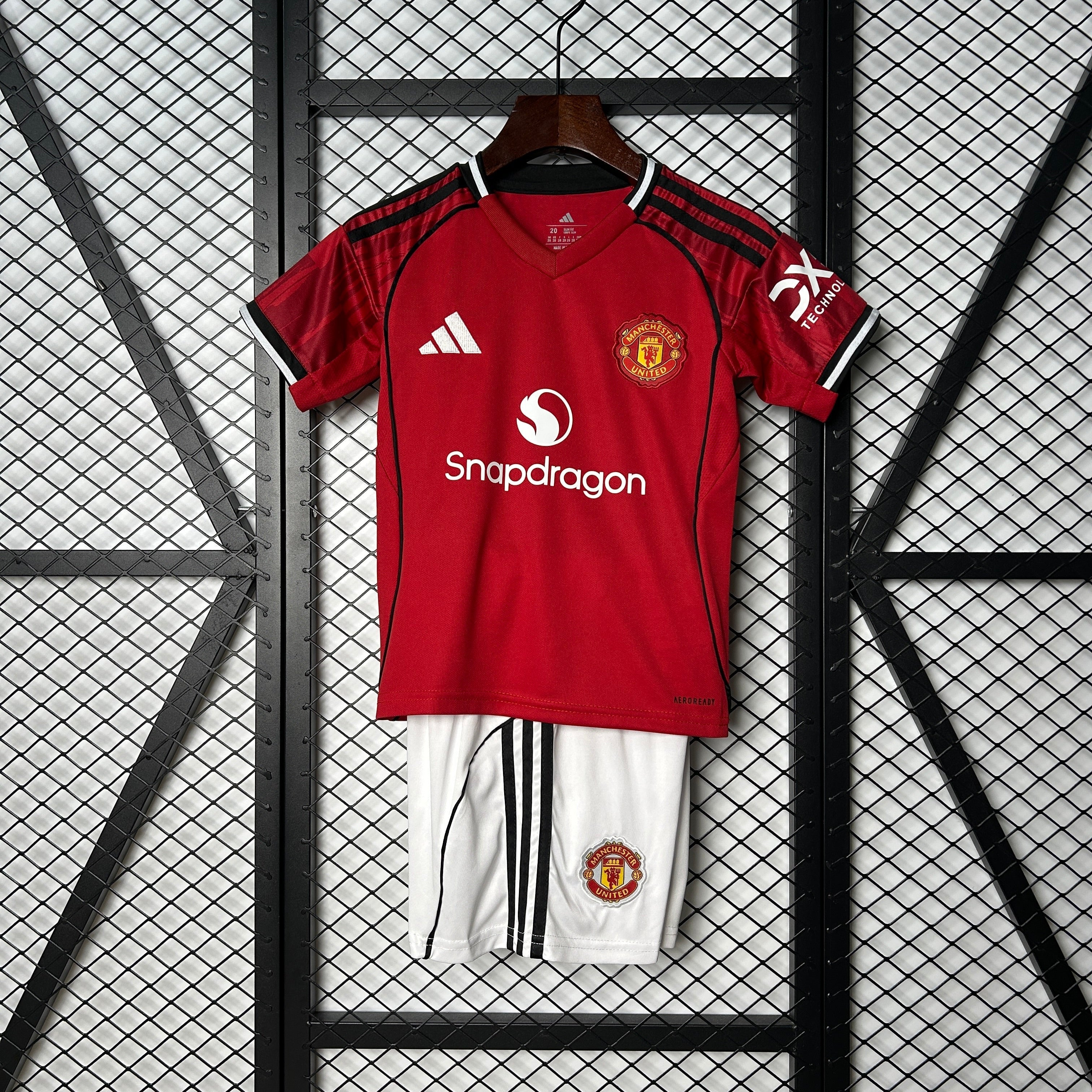 MANCHESTER UNITED I 25/26 KID SET